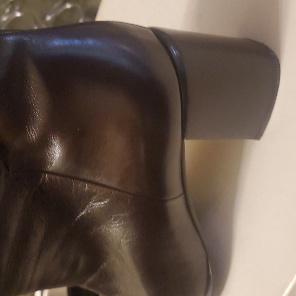 Shoe - Picture 5 of 10